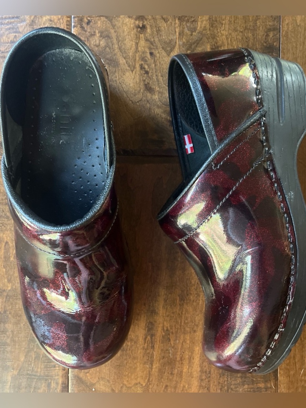 Sanita professional wine red/ burgundy glossy patent leather clogs w/ sparkles